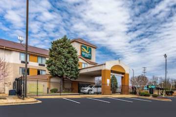 cheap hotels in east memphis tn