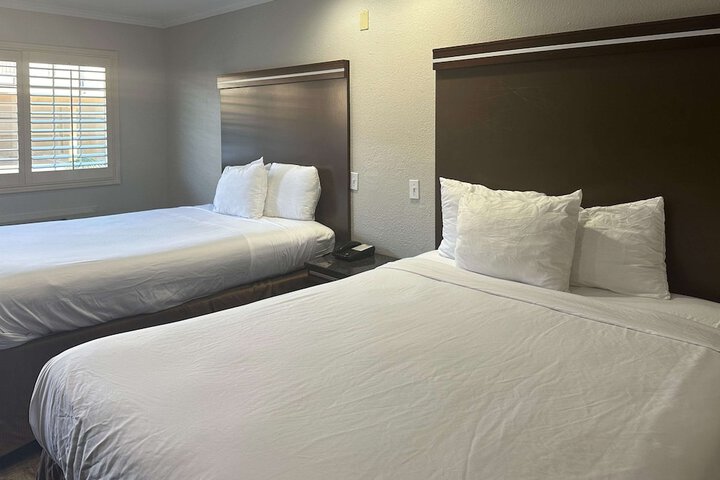 Room 17 of 33