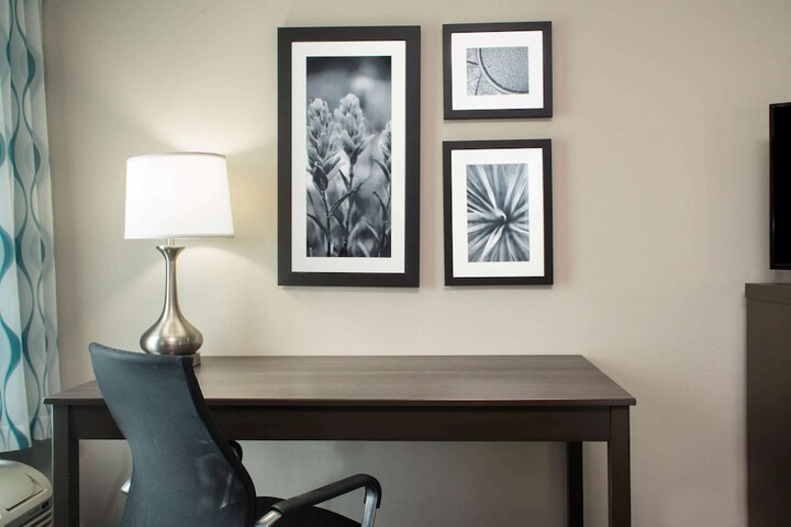 Room 17 of 29