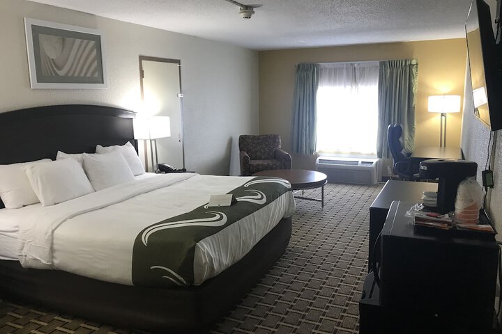 Room 10 of 18