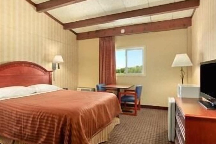 Travelodge by Wyndham Lima OH