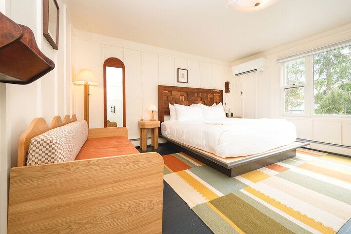 Room 50 of 77