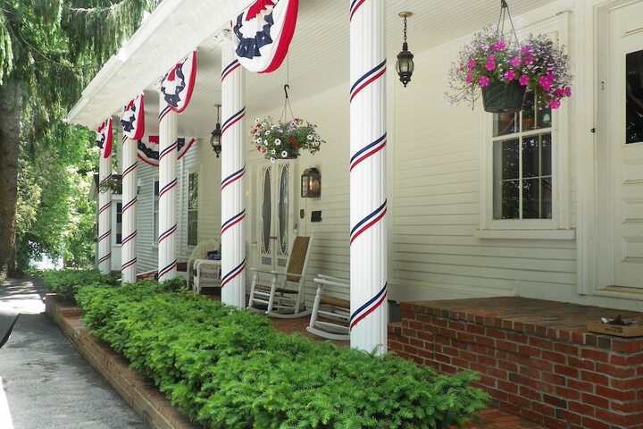 Homeport Inn and Tavern