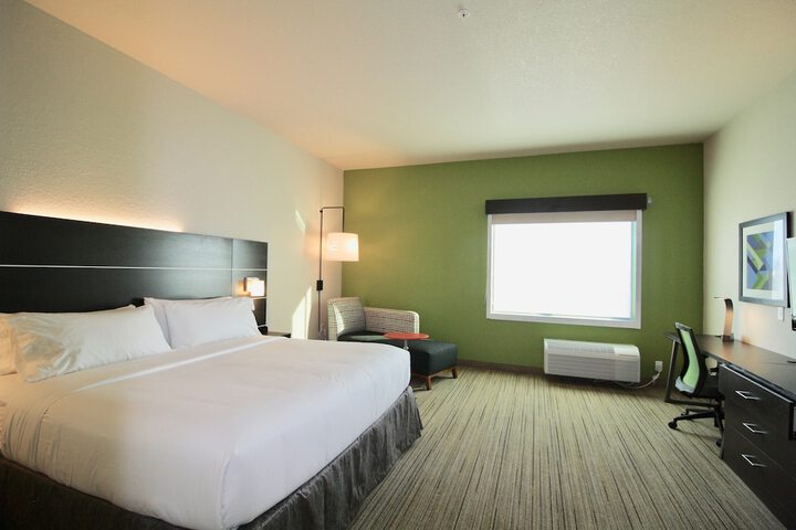 Room 12 of 25