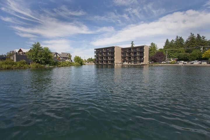 Lakeshore Inn
