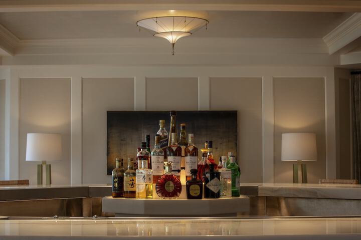Lounge 54 of 100