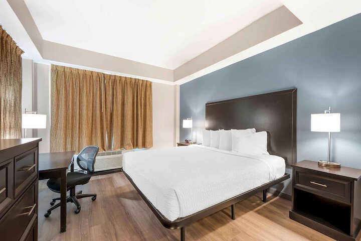 Room 28 of 33
