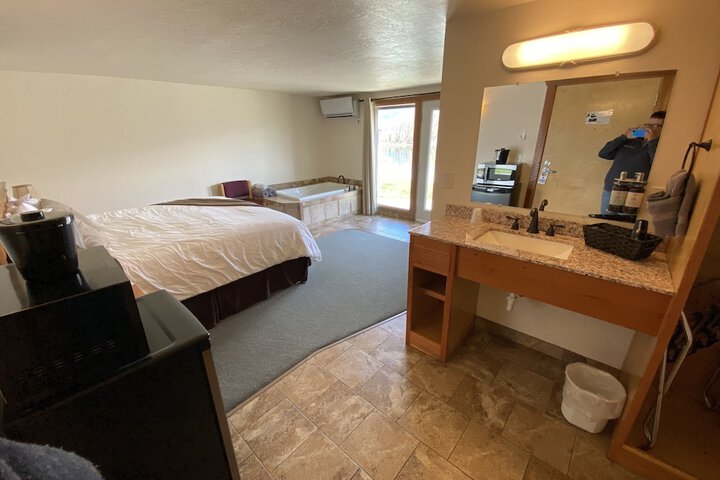 Room 28 of 82