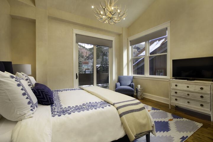 Element 52 Auberge Collection