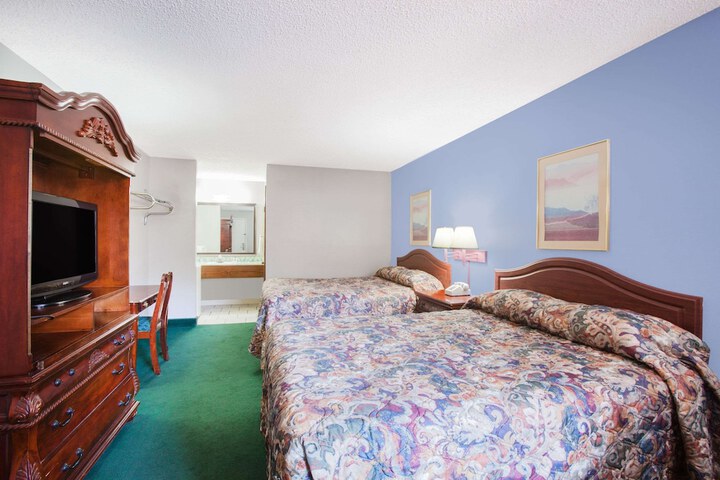 Room 11 of 24