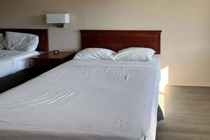 Room 10 of 16
