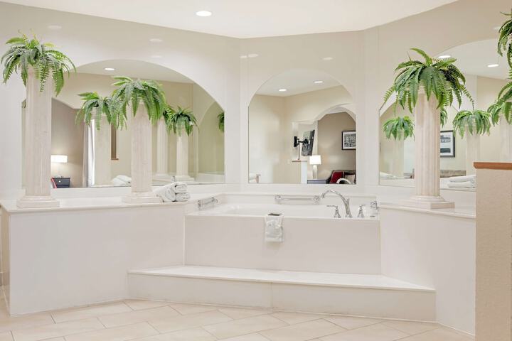 Best Western Plus Bradbury Inn & Suites