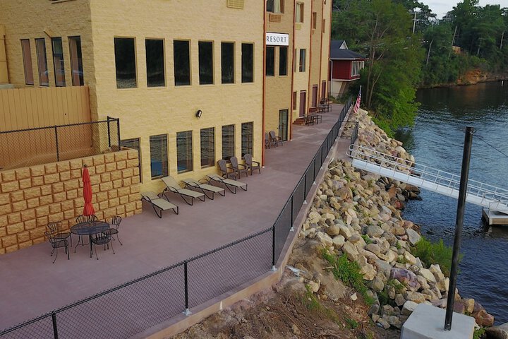 Natura Vue Resort & Boathouse