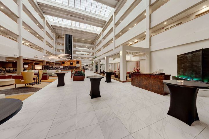 Embassy Suites by Hilton Milwaukee Brookfield