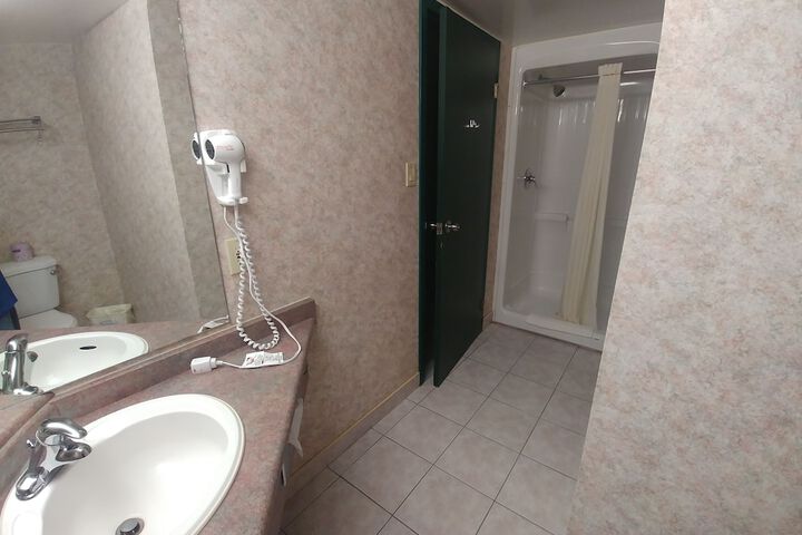 Room 14 of 28