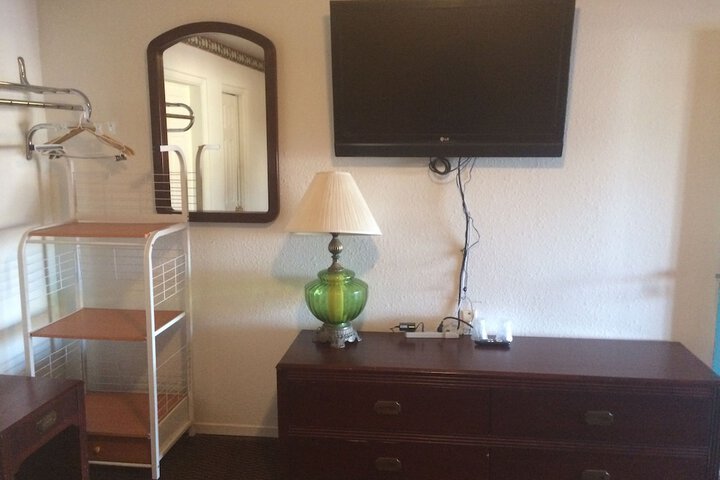 Room 5 of 9