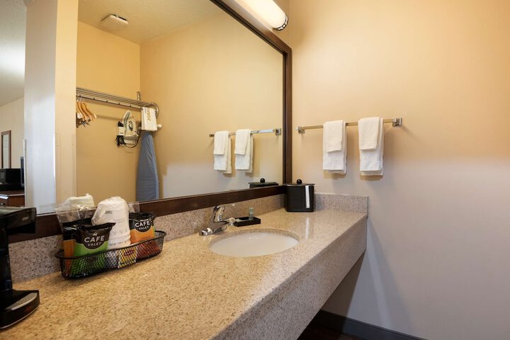 Room 12 of 32