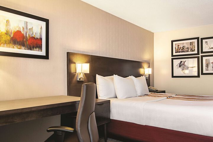 Room 33 of 61