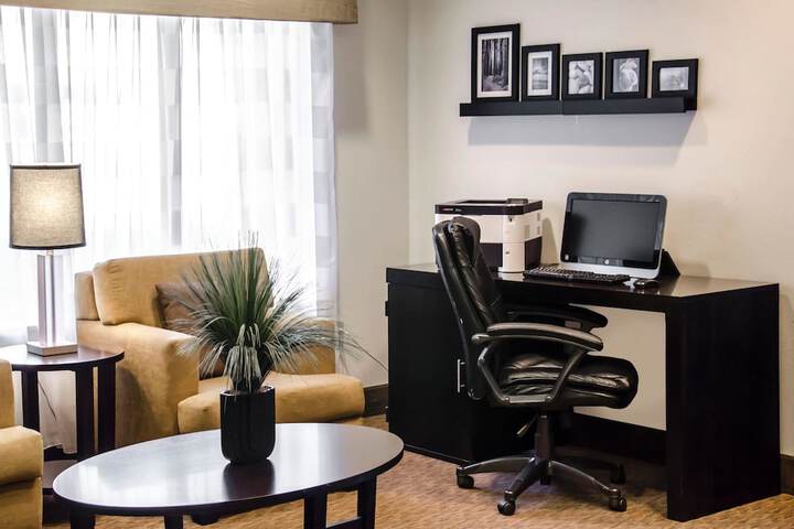 Business Center 32 of 33