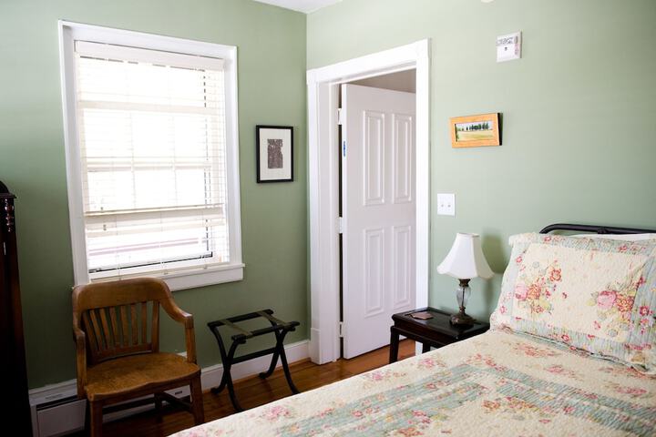 Room 20 of 37