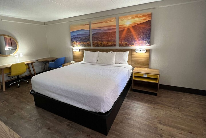 Room 12 of 14