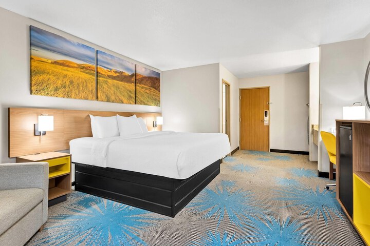 Days Inn by Wyndham Mitchell SD
