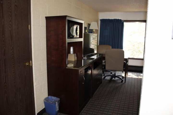 Room 14 of 28