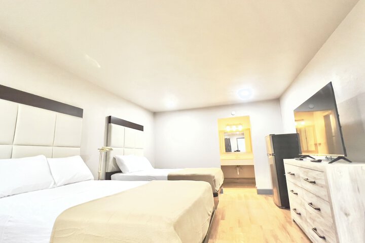 Room 18 of 25