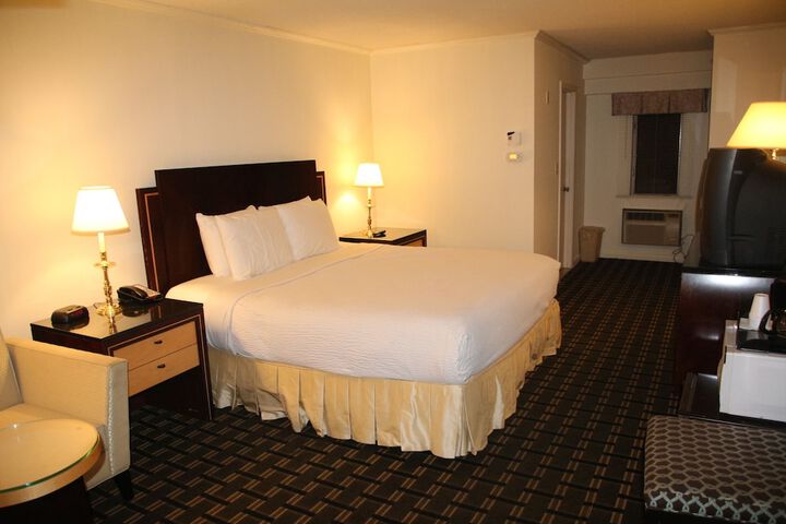 Room 12 of 30