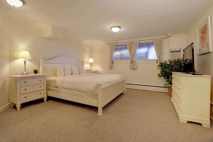 Room 95 of 142