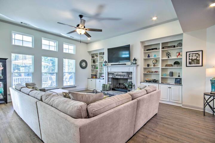 North Augusta Getaway w / Large Deck & Yard