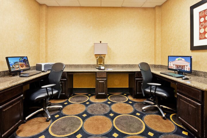 Holiday Inn Express Hotel & Suites Clovis by IHG
