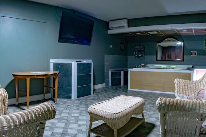 Room 30 of 49