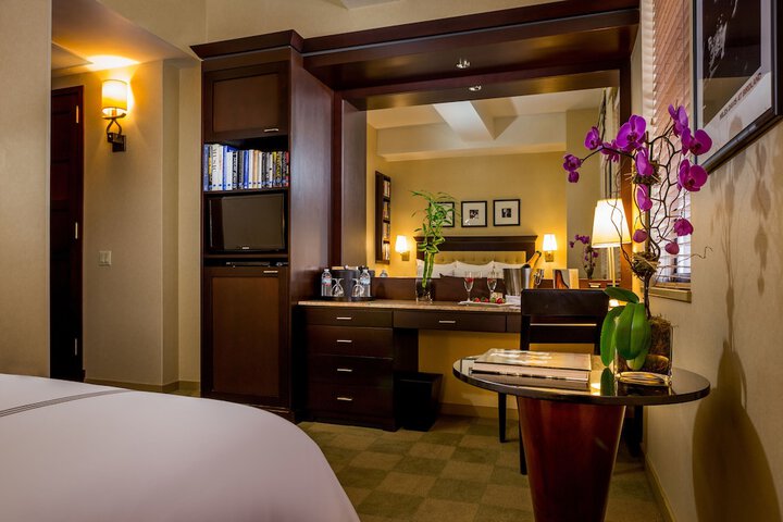 Room 21 of 53