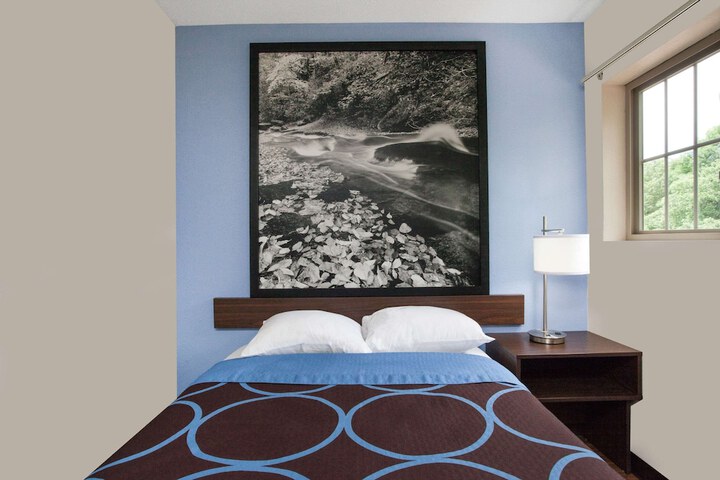 Super 8 by Wyndham Oneonta / Cooperstown