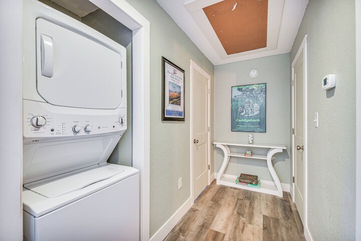 Kitty Hawk Apartment w / Hot Tub - 1 Mi to Beach!