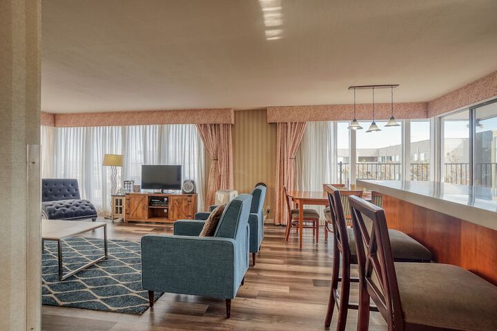 Room 100 of 143