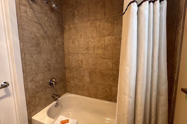 Room 15 of 38