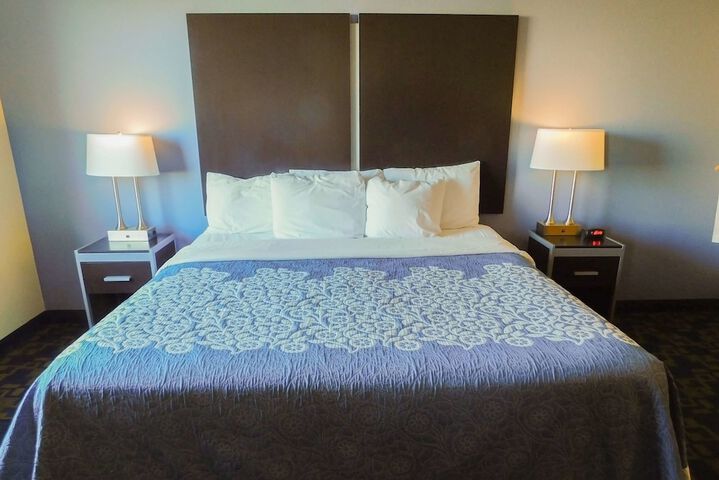 Room 32 of 43