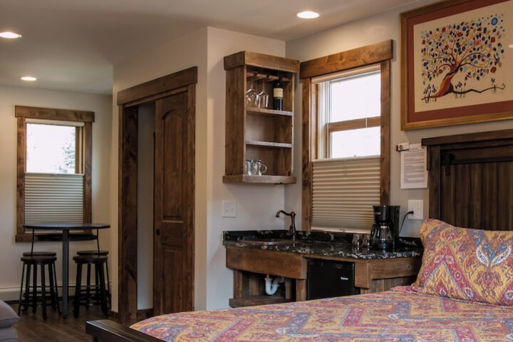 Clear Creek Inn