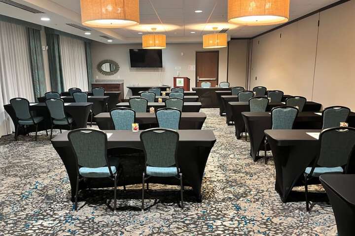 Holiday Inn & Suites Denver Tech Center-Centennial by IHG