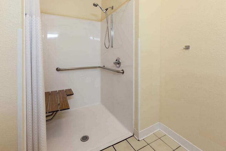 Room 11 of 23