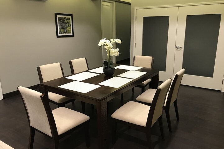 Room 32 of 43