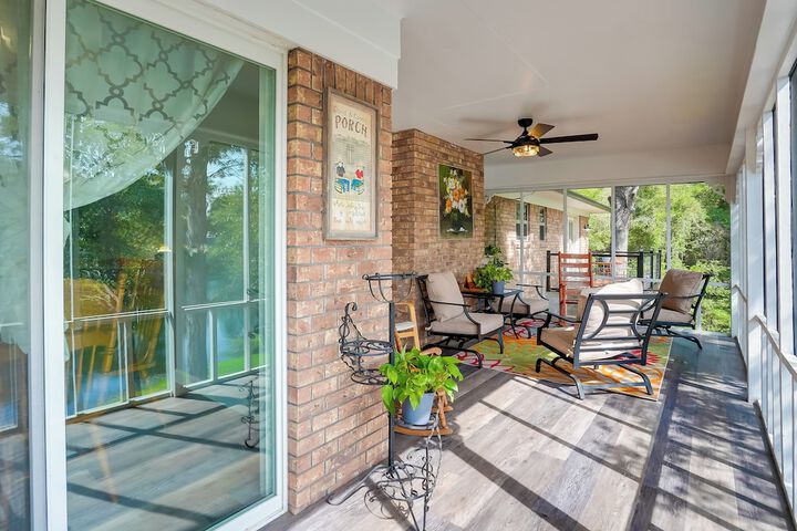 Lakefront Retreat in Jefferson w / Screened Porch!