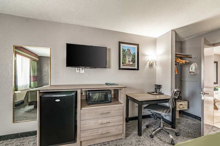 Room 14 of 37