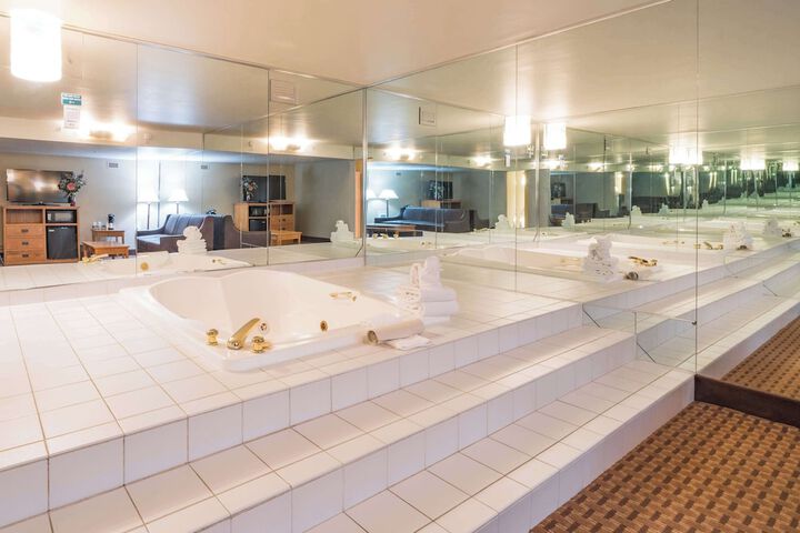 Hot Tub 58 of 59