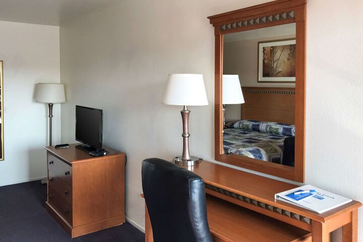Room 15 of 28