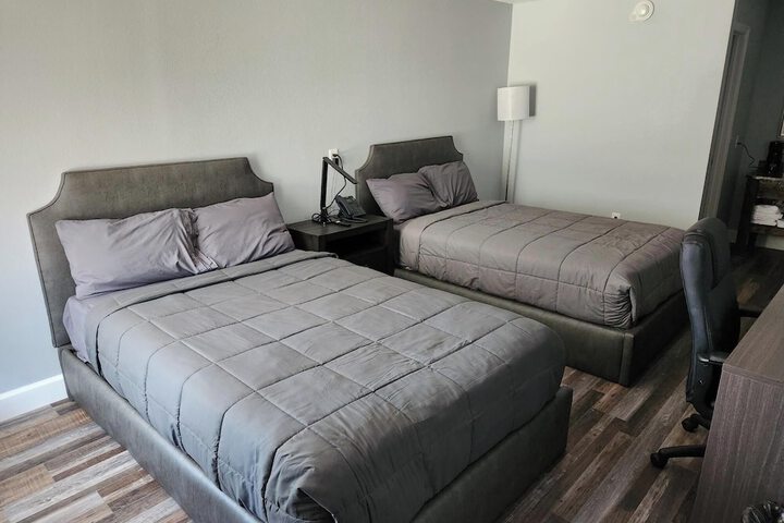 Room 9 of 13