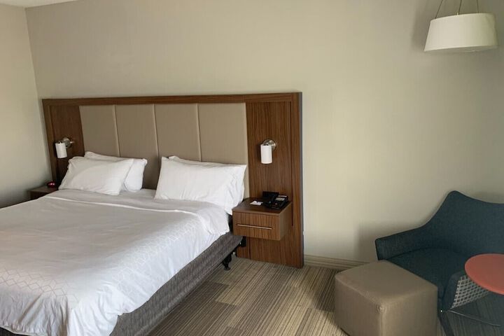 Holiday Inn Express & Suites Evansville North by IHG