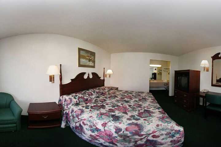 Room 5 of 9
